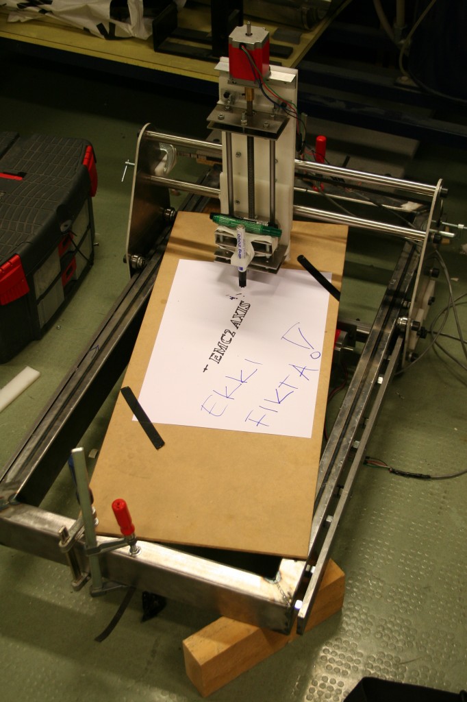 My first prototype running, added pen to dram the lines